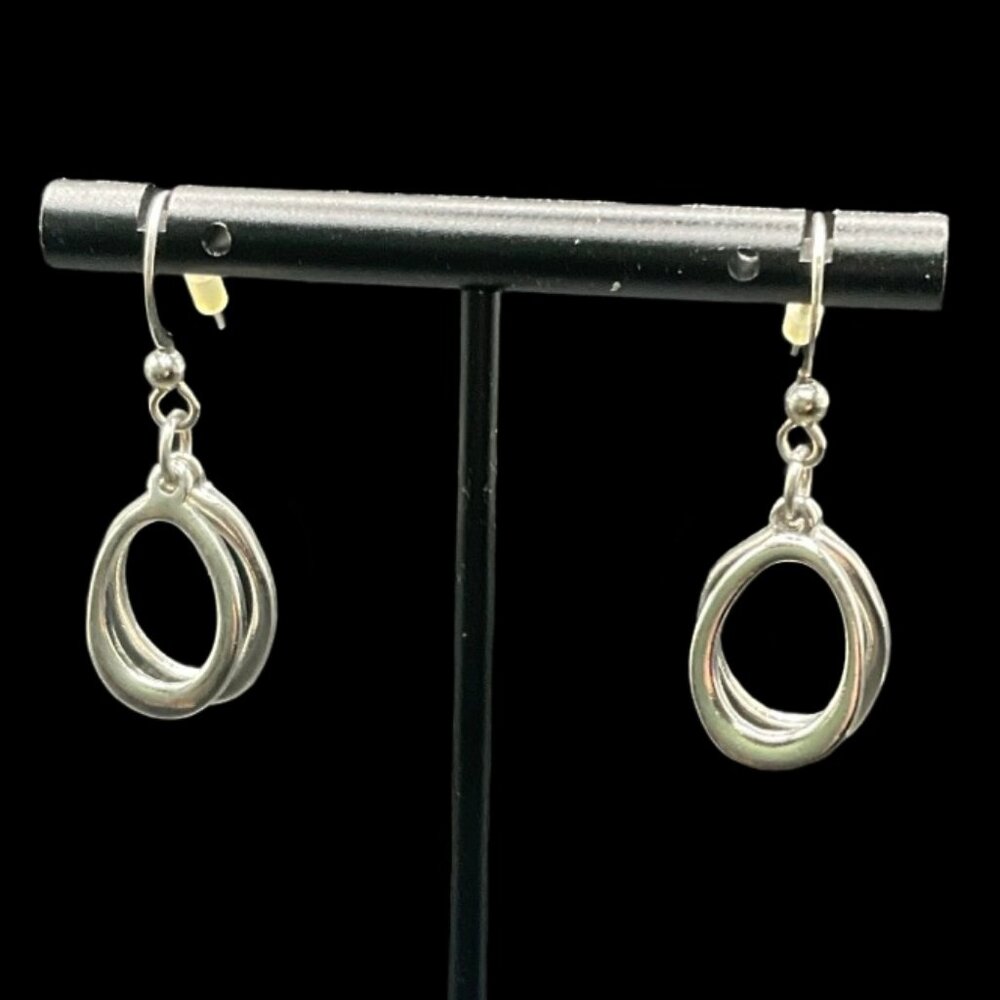 👗5/$25 - Silver Tone Oval Dangle Earrings